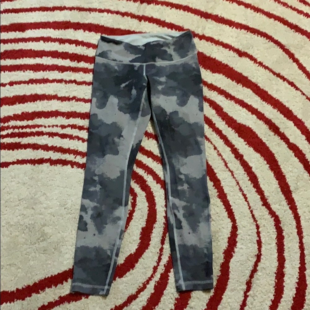 Lululemon leggings size 4